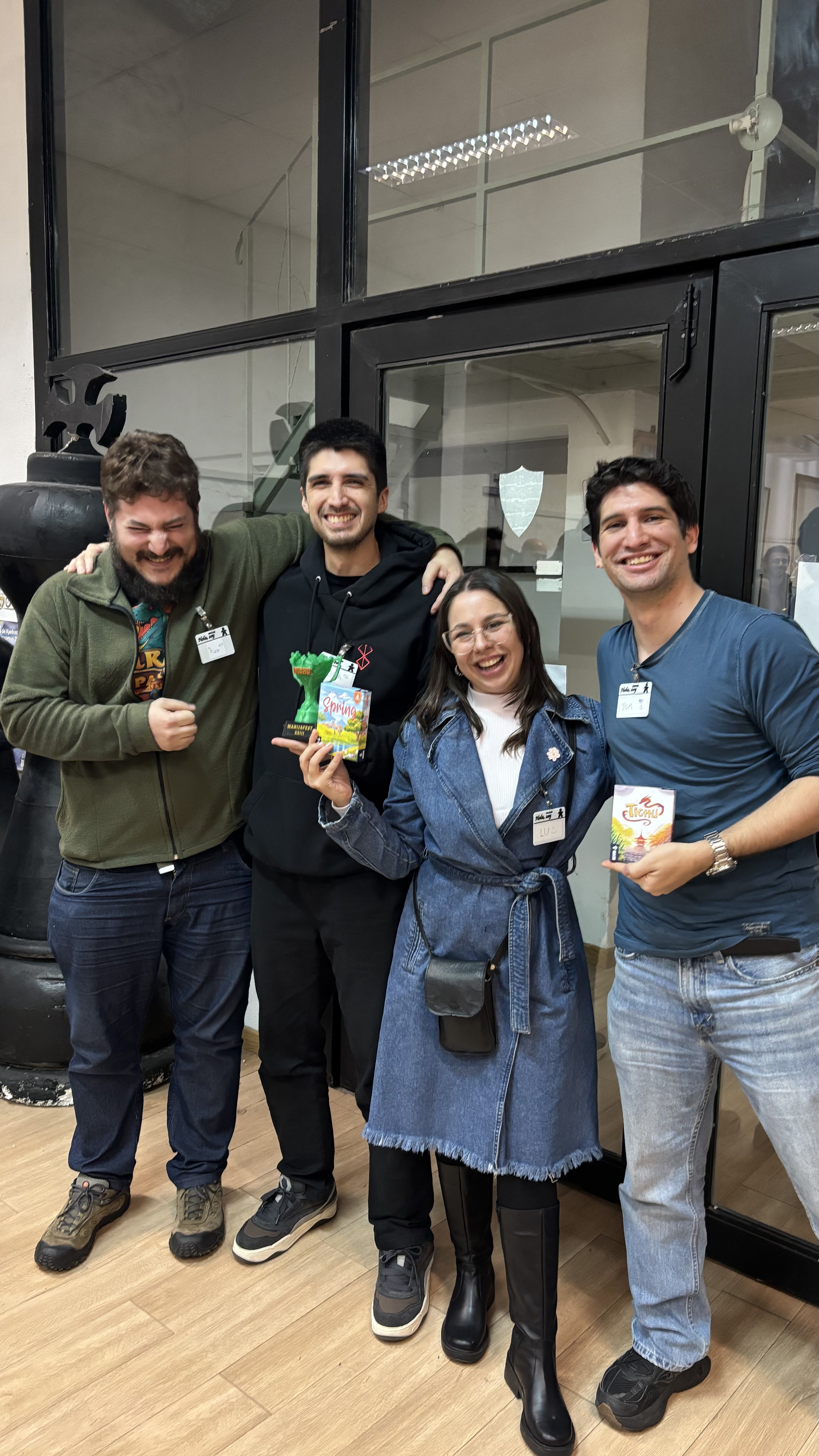 Entrega de premio, torneo de Tichu en Manija Fest, 2026